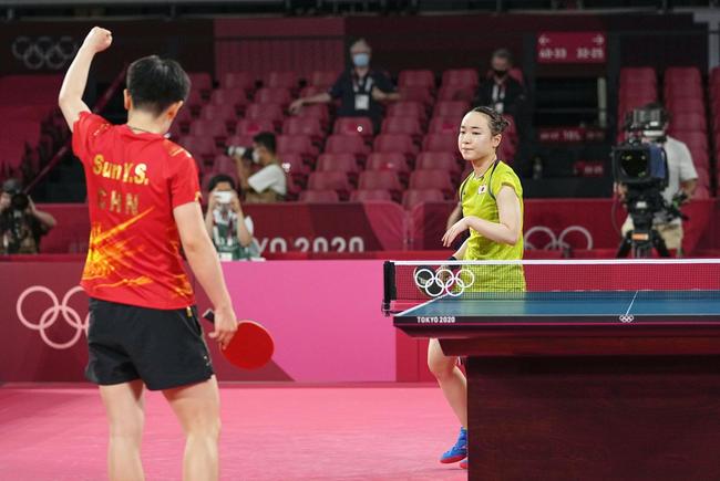 队友并肩作 队友并肩作