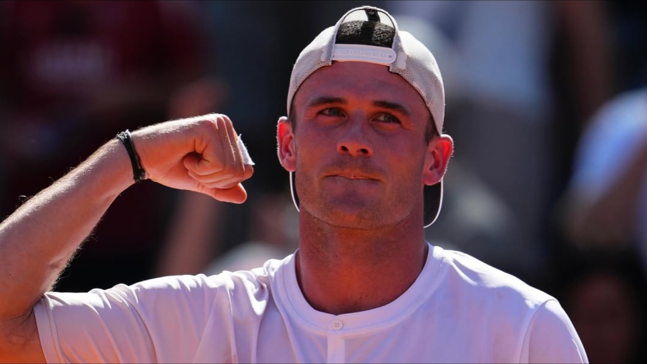 他重新站到 他重新站到